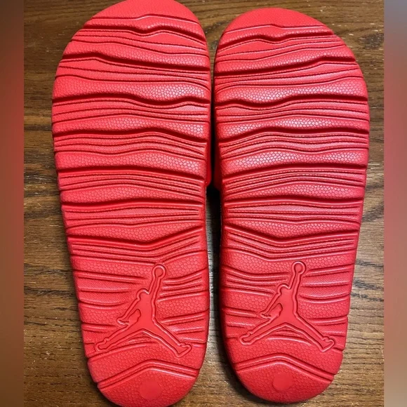 Authentic Jordan Slides - Picture 2 of 3